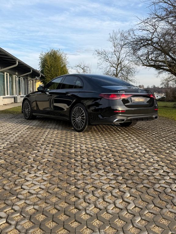 Mercedes-Benz E 200