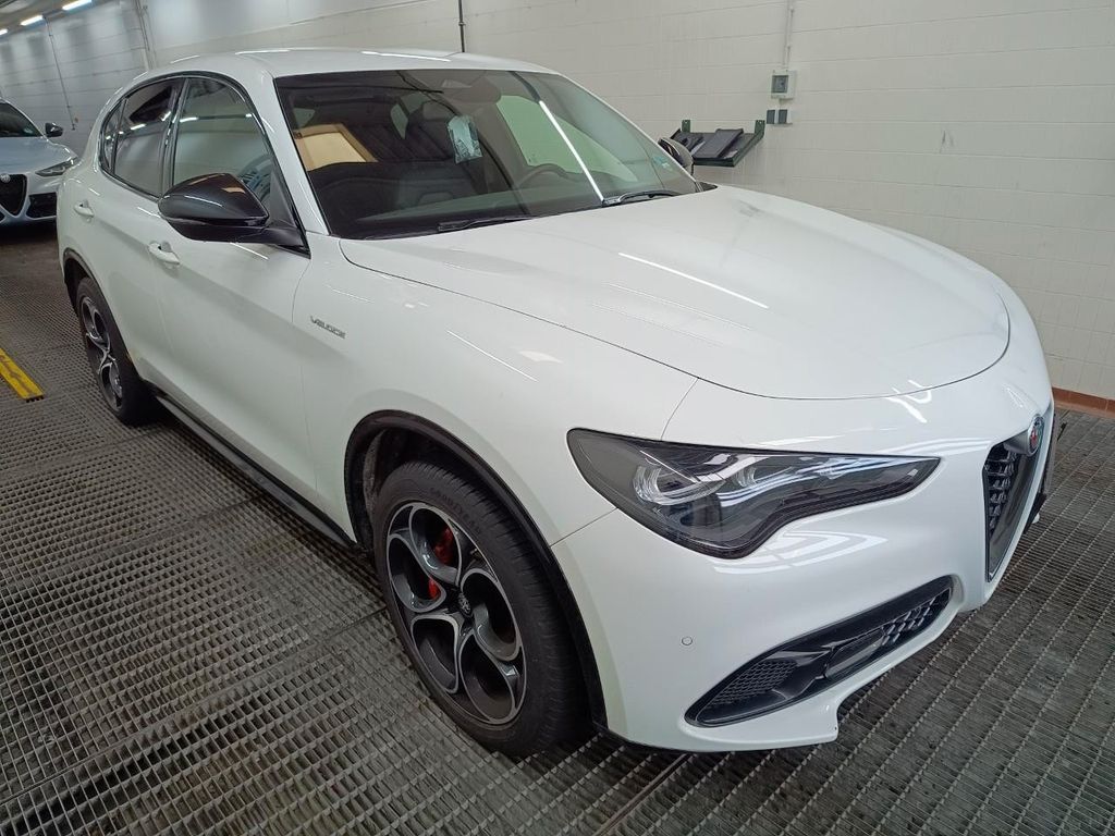 Alfa Romeo Stelvio 2024