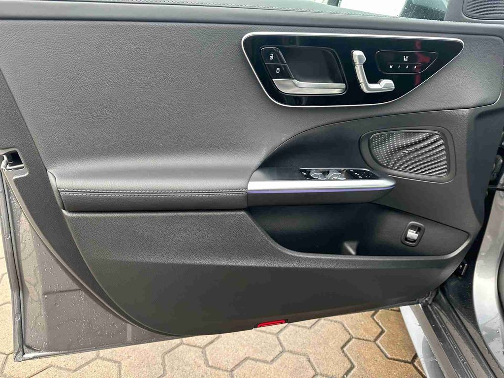 Mercedes-Benz C 200 2025