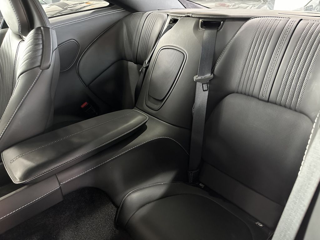 Aston Martin DB11 2018