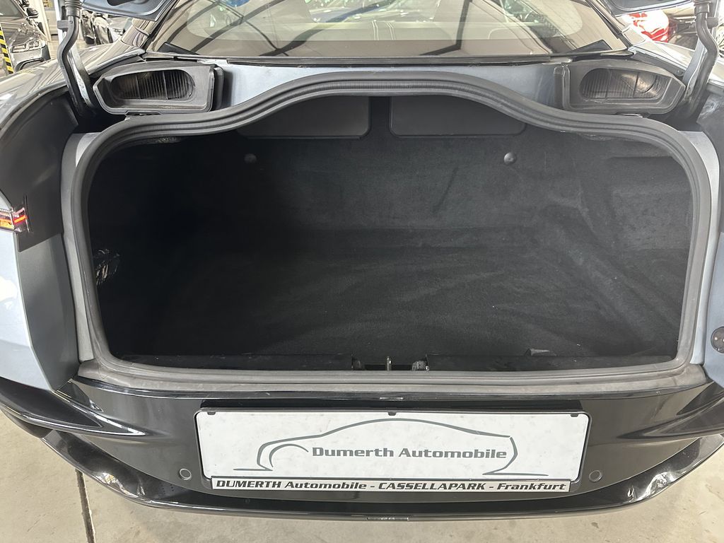 Aston Martin DB11 2018