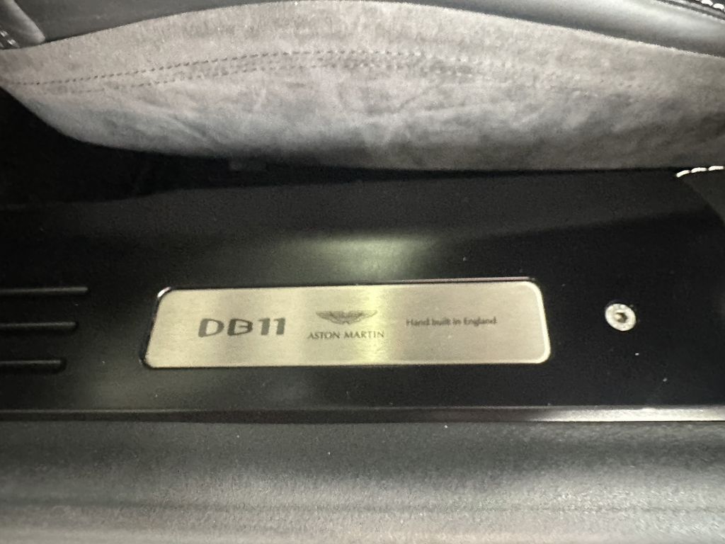Aston Martin DB11 2018
