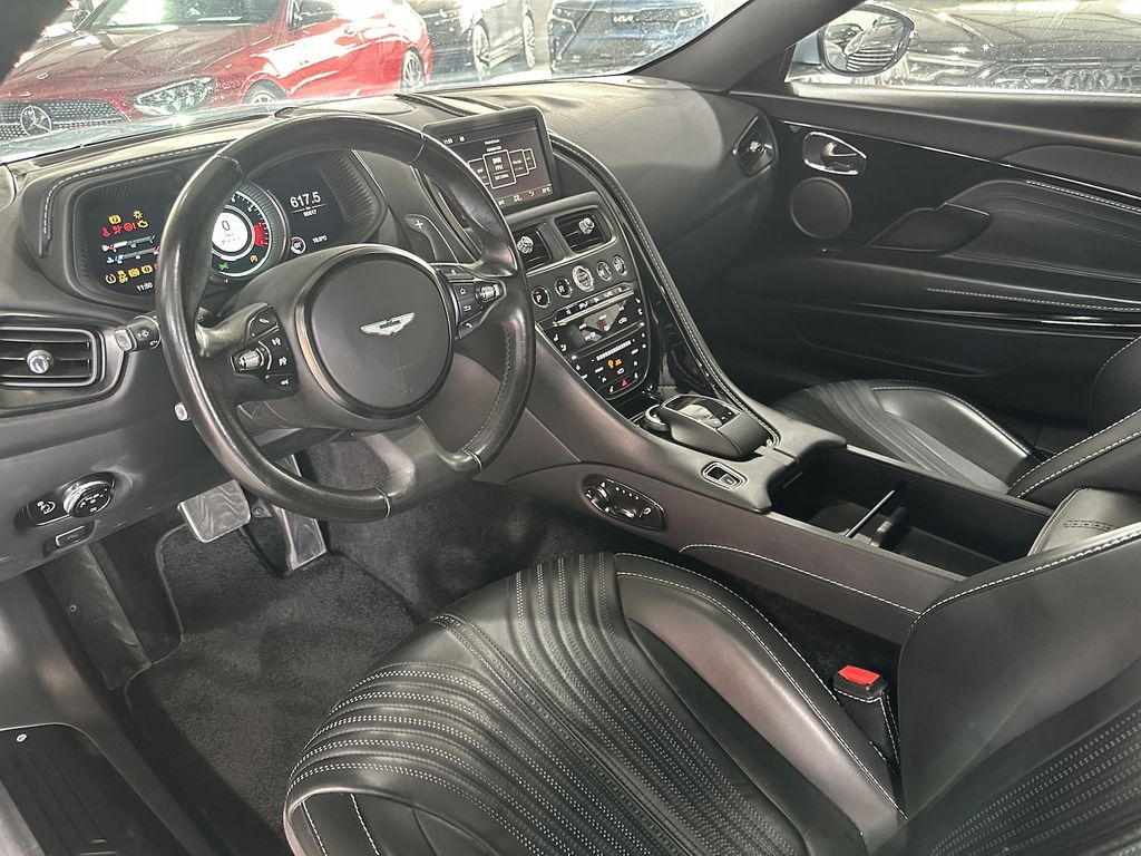 Aston Martin DB11 2018