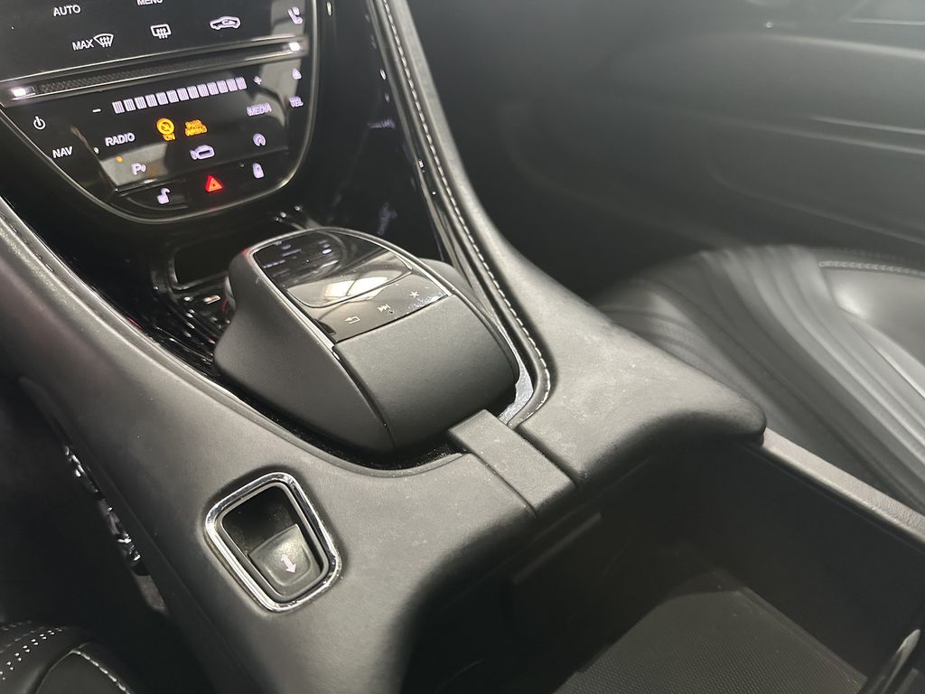 Aston Martin DB11 2018