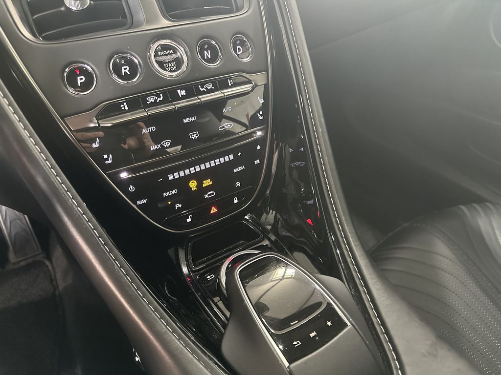 Aston Martin DB11 2018