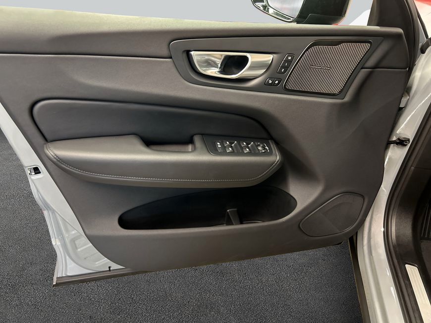 Volvo XC60 2025