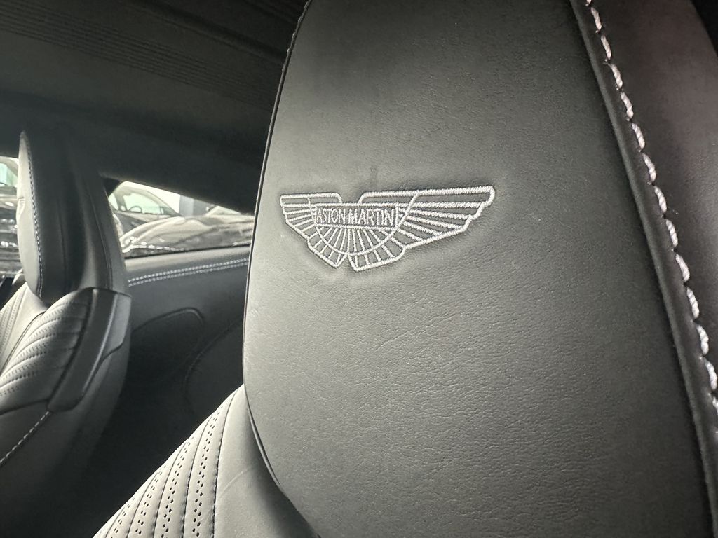 Aston Martin DB11 2018