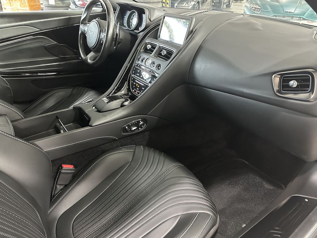 Aston Martin DB11 2018