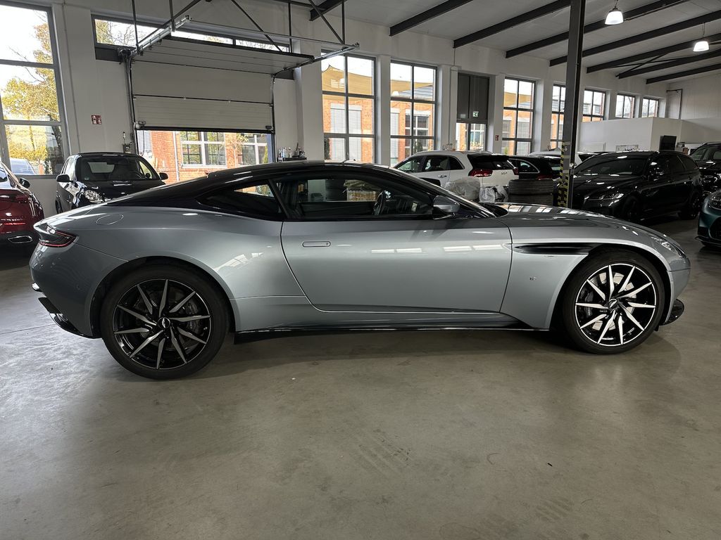 Aston Martin DB11 2018