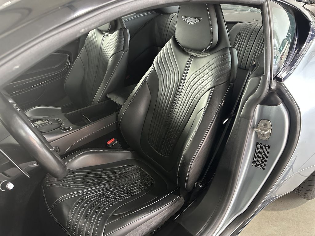 Aston Martin DB11 2018