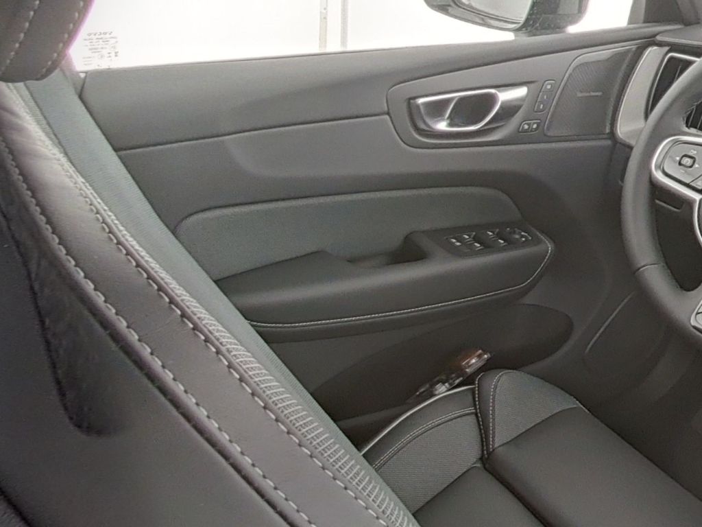 Volvo XC60 2025