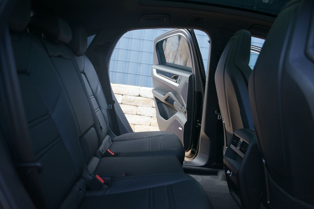 Porsche Cayenne 2025