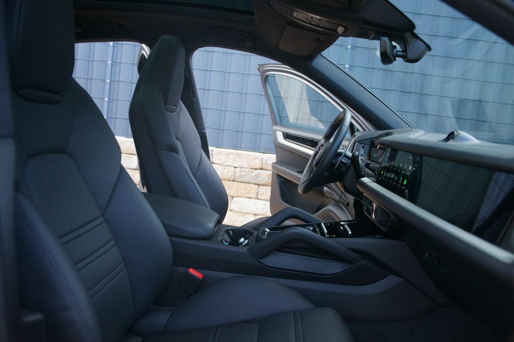 Porsche Cayenne 2025