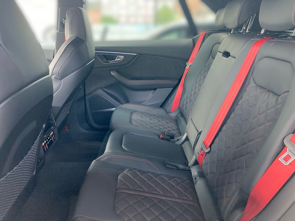 Audi SQ8 2025