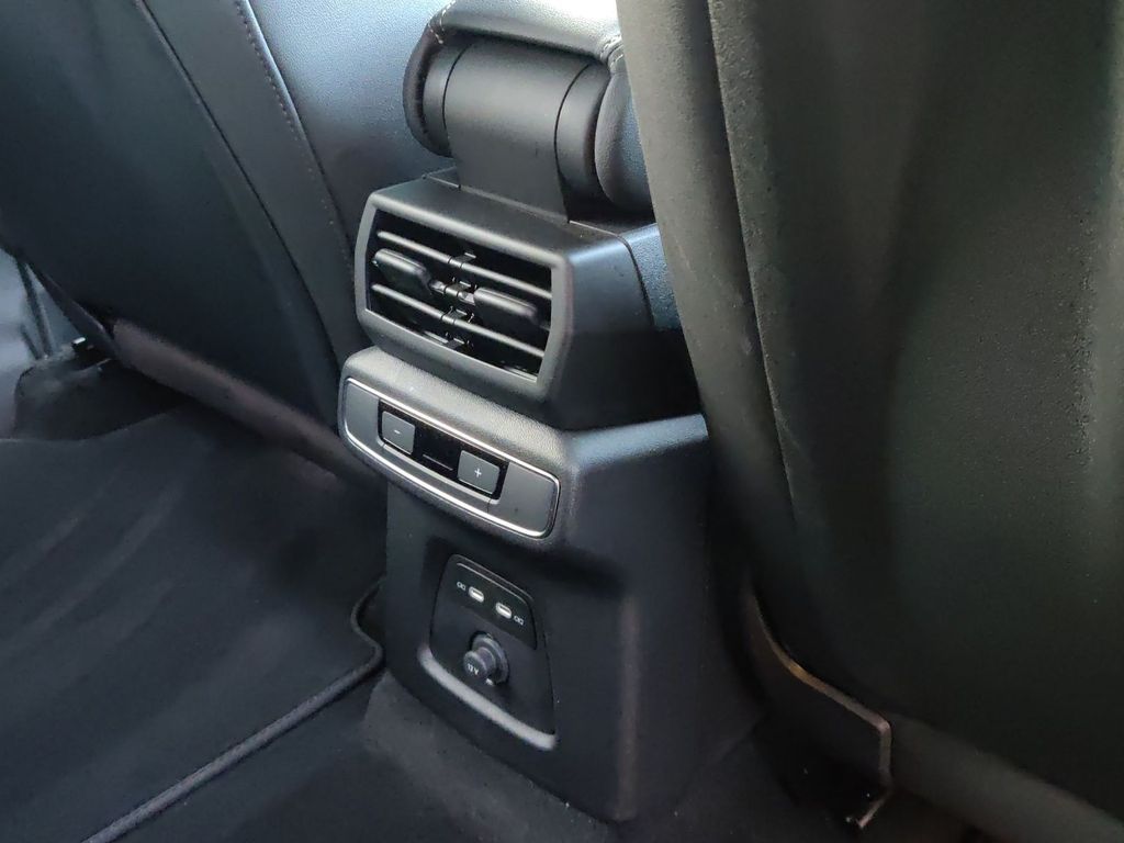 Audi Q4 e-tron 2025