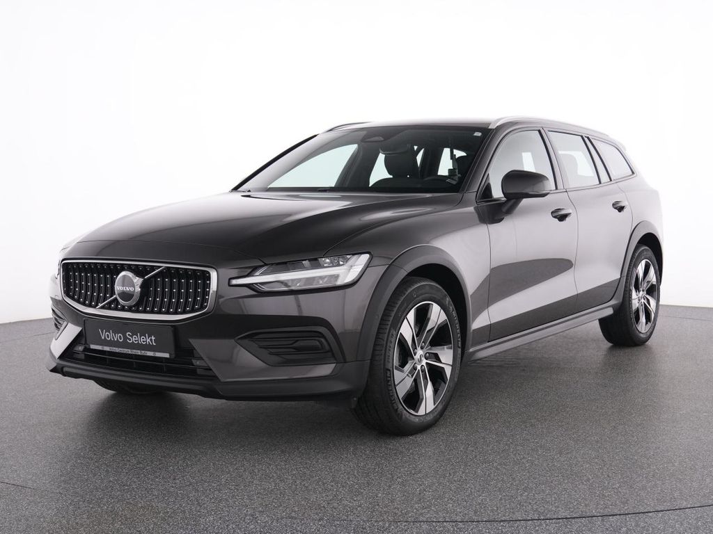 Volvo V60 Cross Country 2023