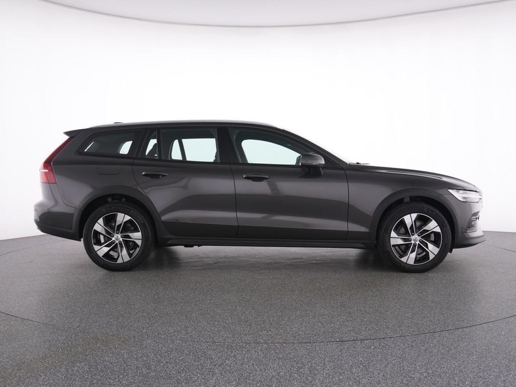 Volvo V60 Cross Country 2023