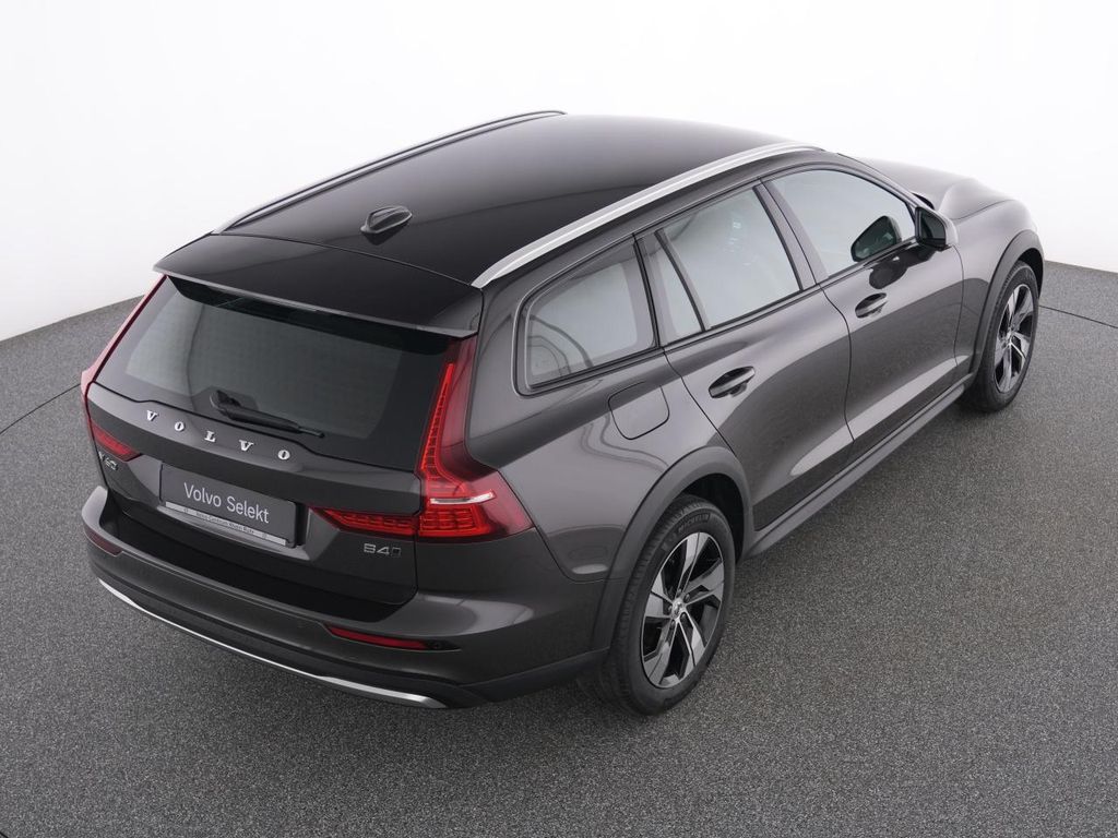 Volvo V60 Cross Country 2023