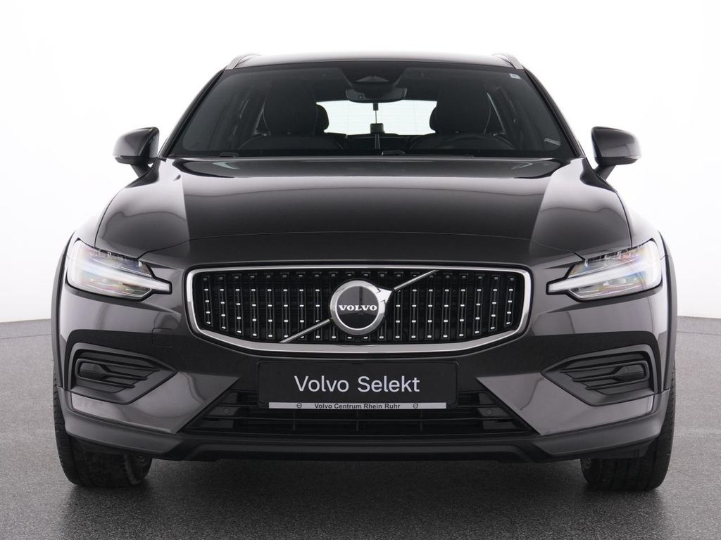 Volvo V60 Cross Country 2023