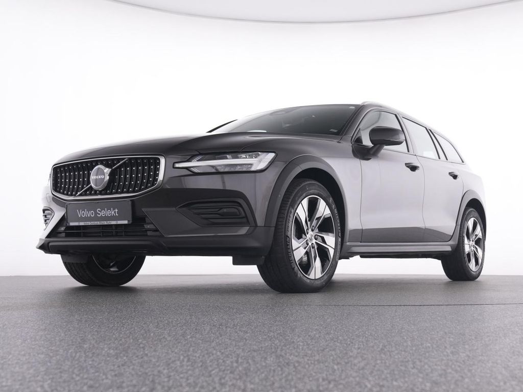 Volvo V60 Cross Country 2023