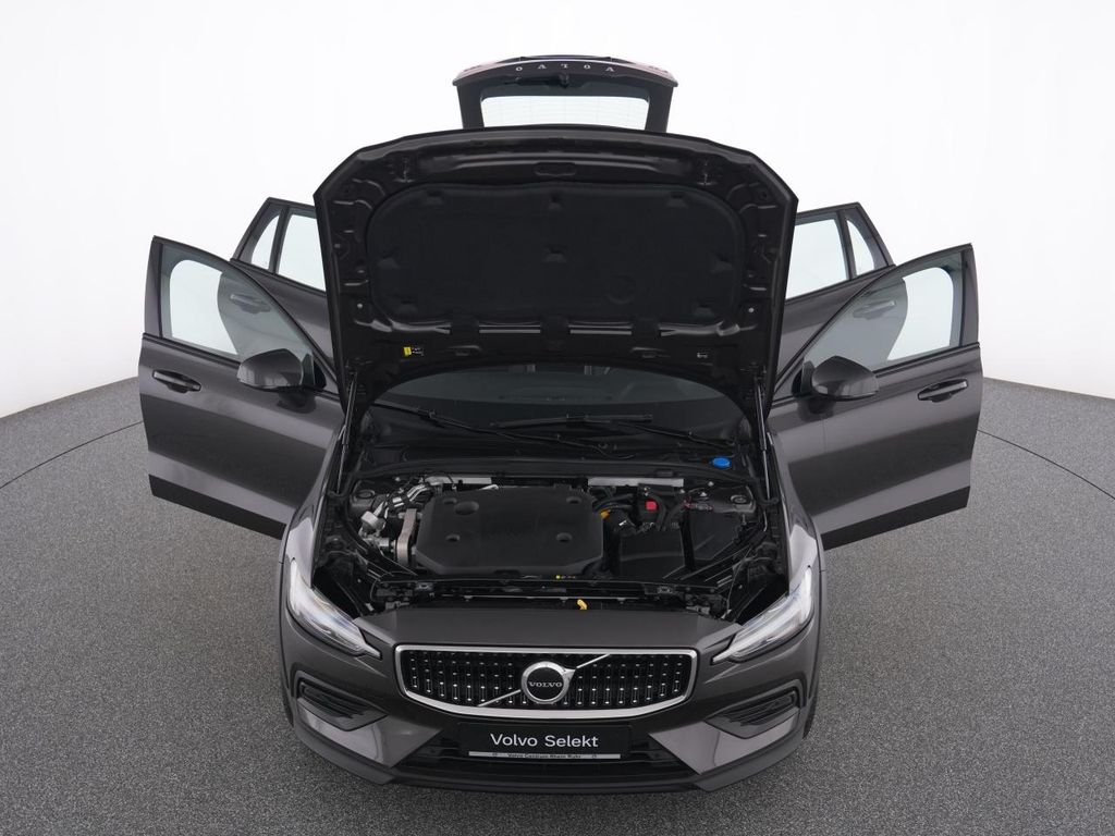 Volvo V60 Cross Country 2023