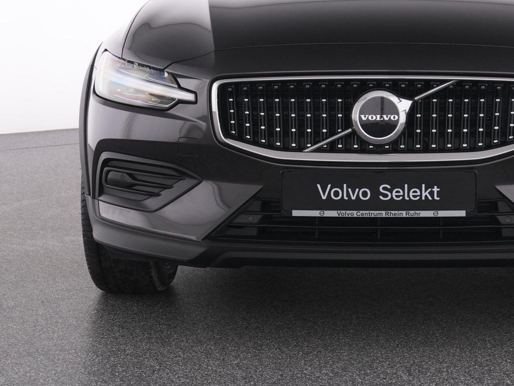 Volvo V60 Cross Country 2023