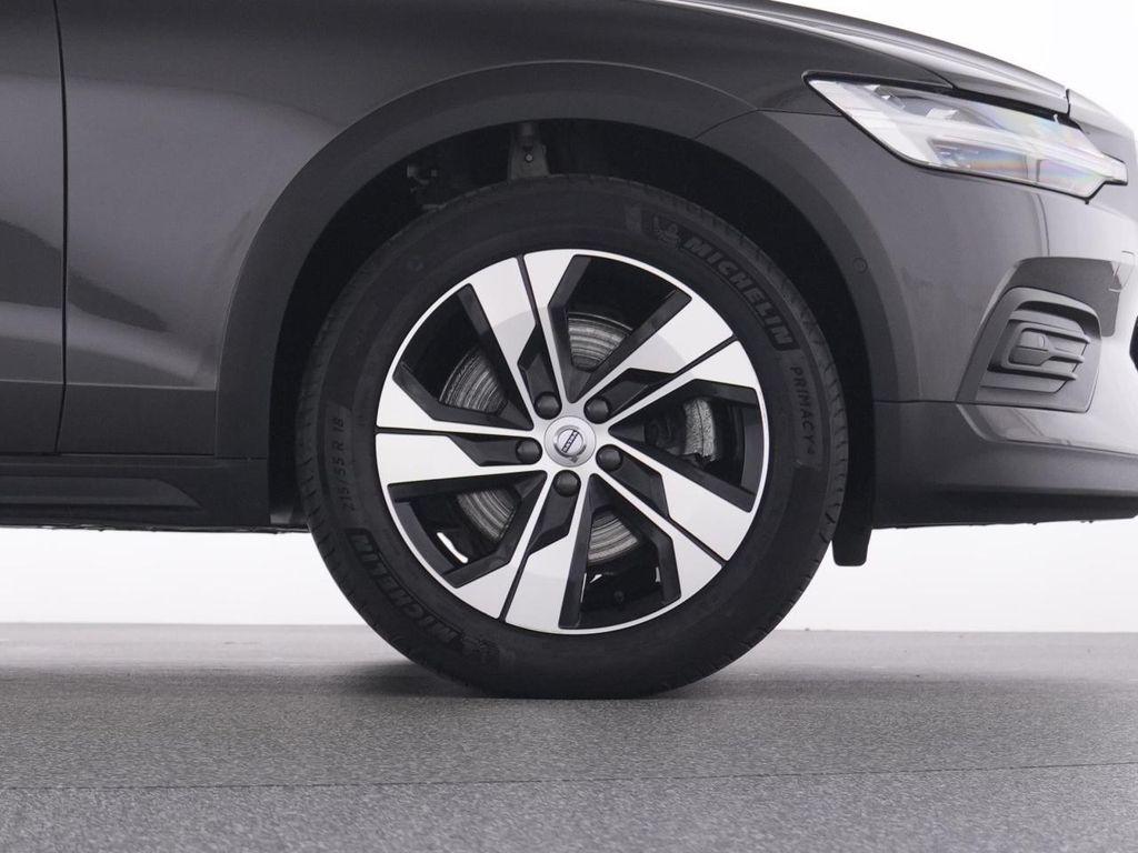 Volvo V60 Cross Country 2023