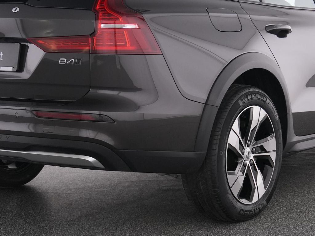 Volvo V60 Cross Country 2023