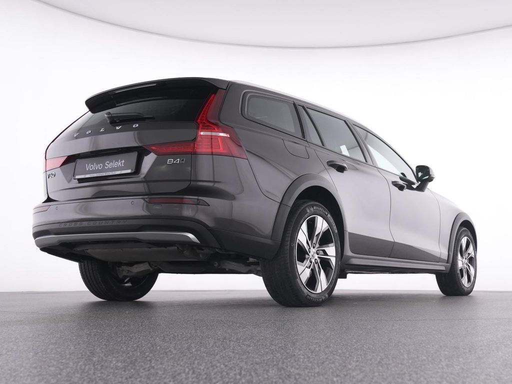 Volvo V60 Cross Country 2023