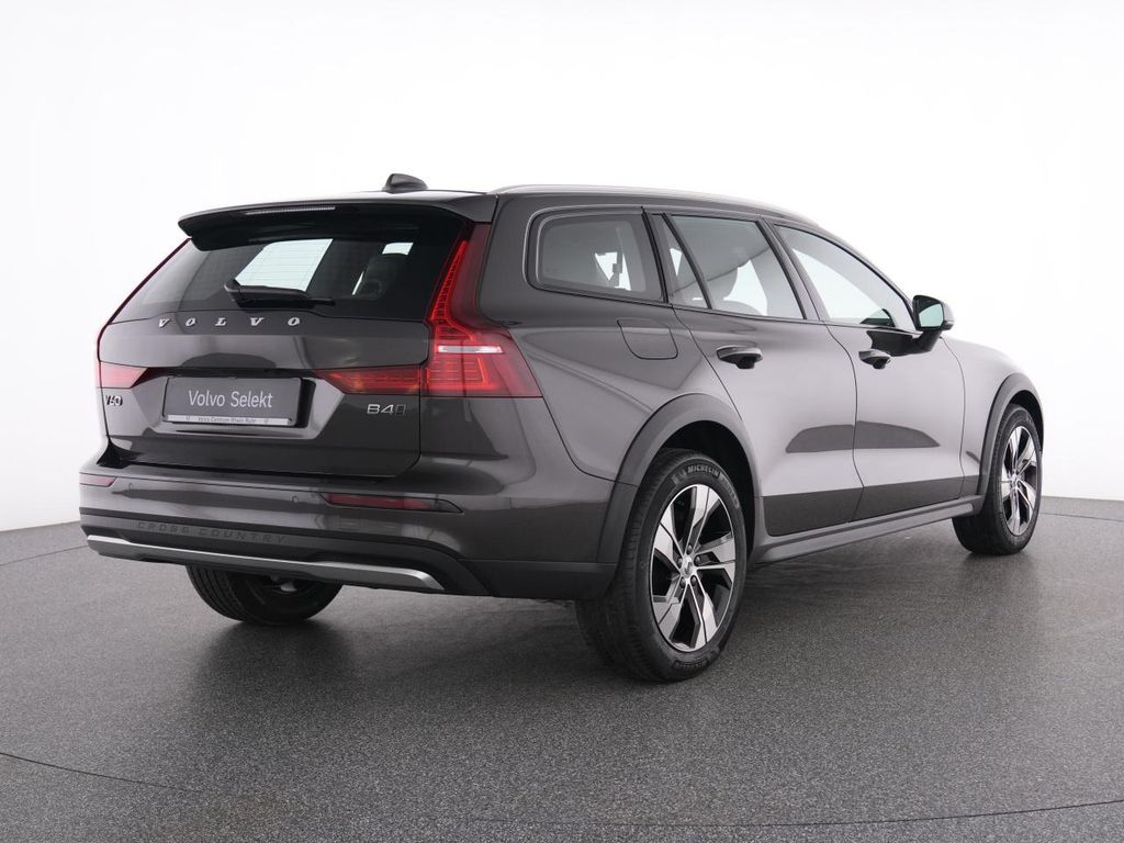 Volvo V60 Cross Country 2023