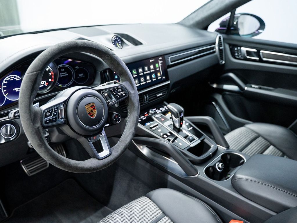 Porsche Cayenne 2022