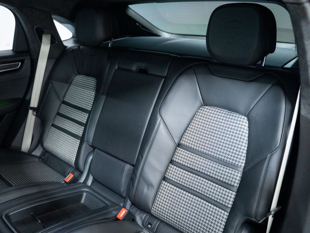 Porsche Cayenne 2022