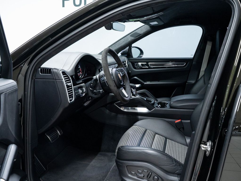 Porsche Cayenne 2022