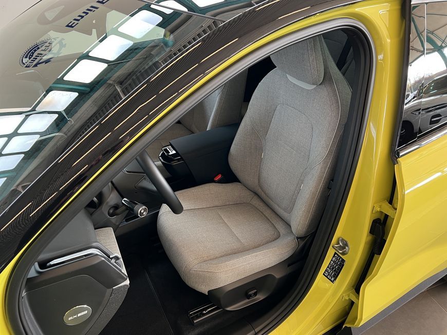 Volvo EX30 2024