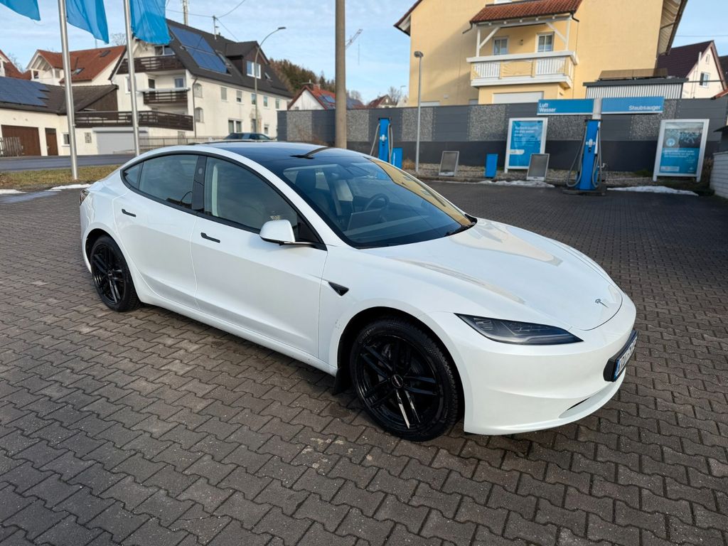 Tesla Model 3 2025
