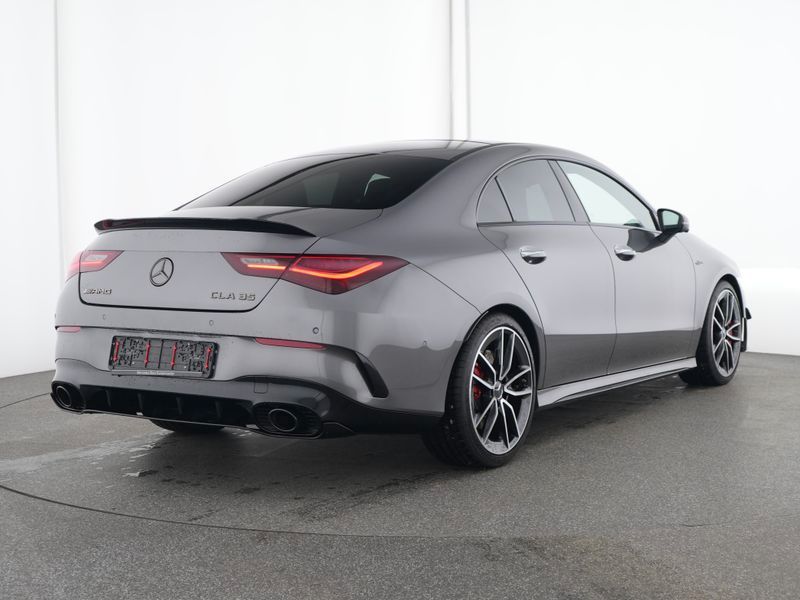 Mercedes-Benz CLA 35 AMG 2024
