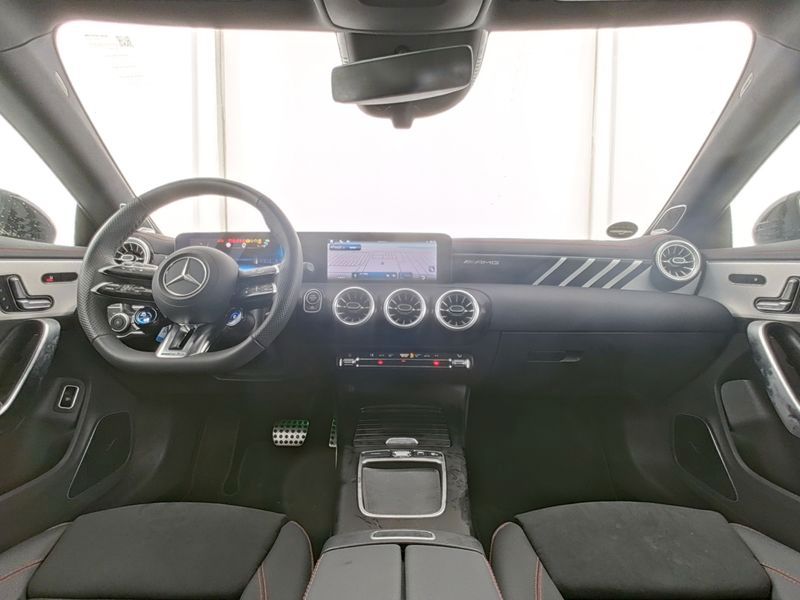Mercedes-Benz CLA 35 AMG 2024