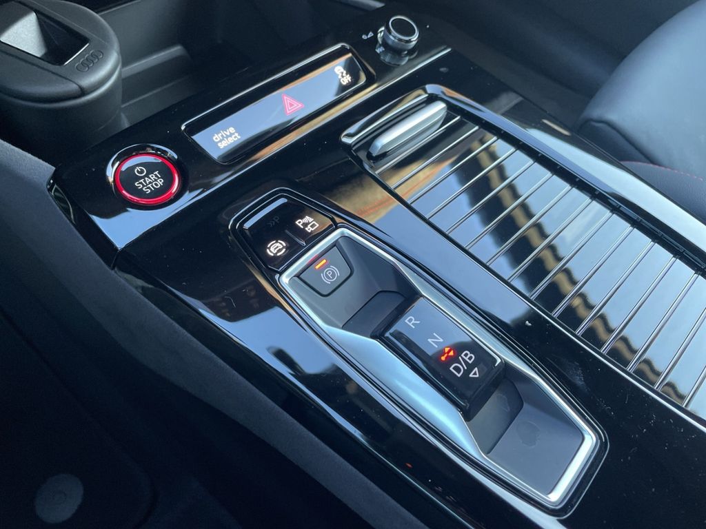 Audi SQ6 e-tron 2025