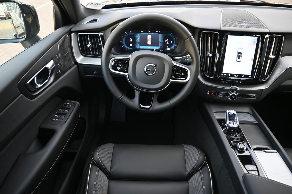 Volvo XC60 2025