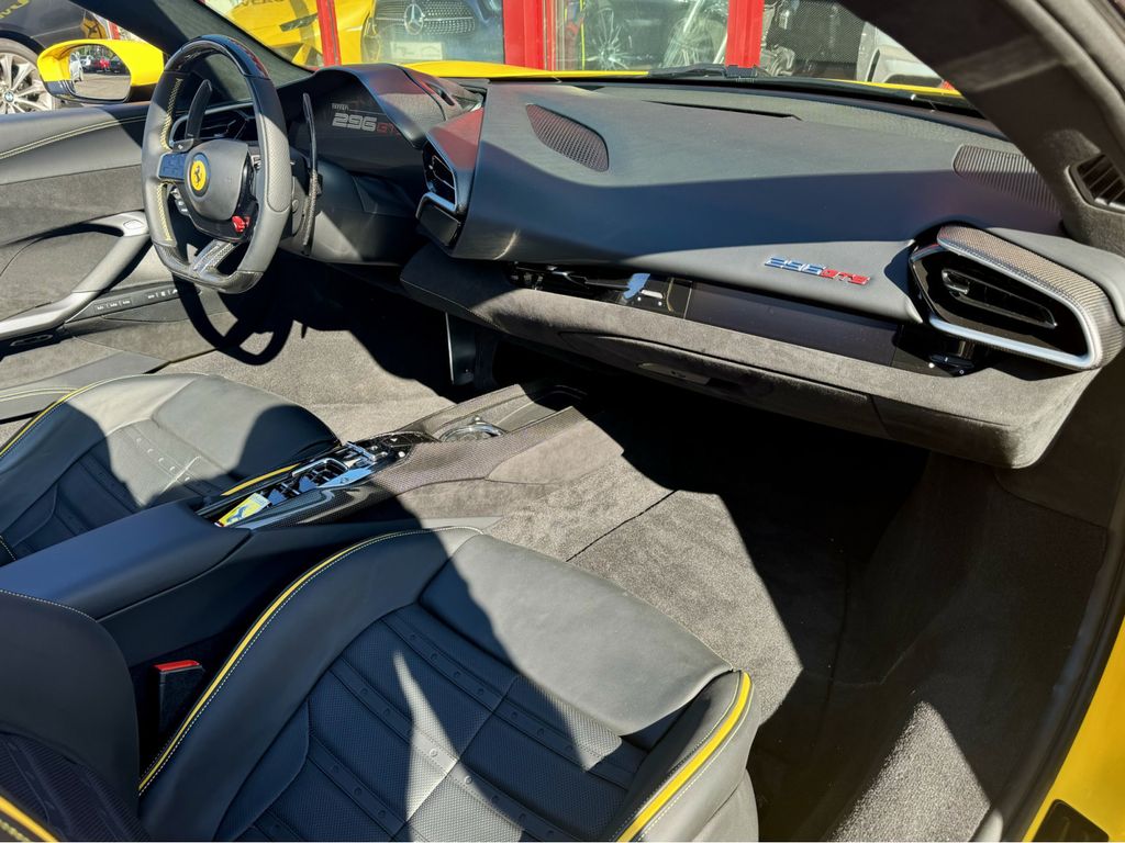 Ferrari 296 GTS 2025