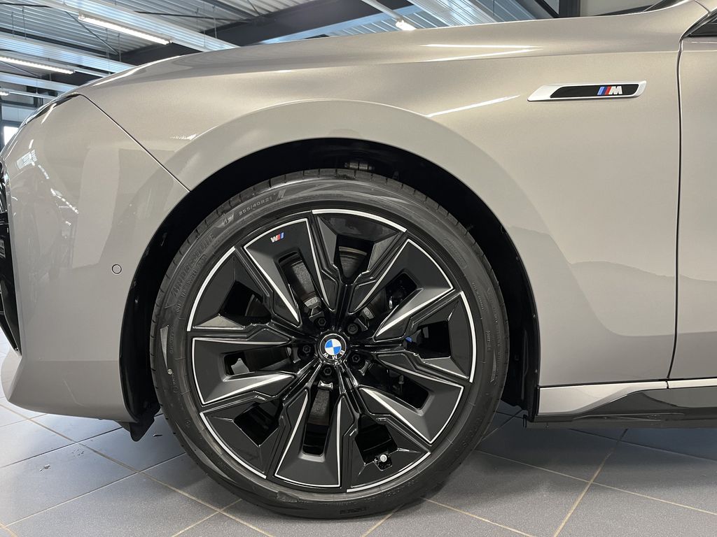BMW i7 2024