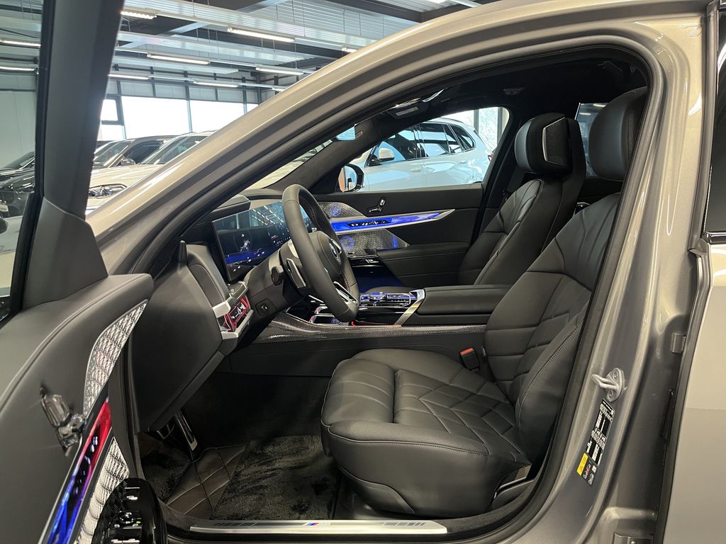 BMW i7 2024