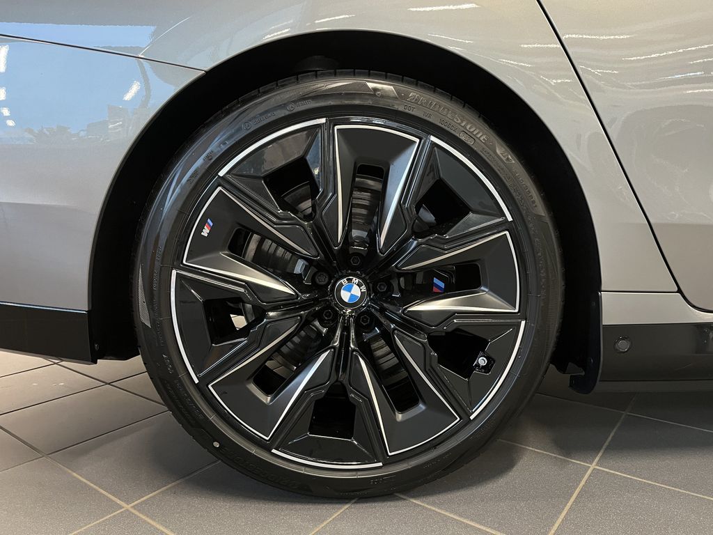 BMW i7 2024
