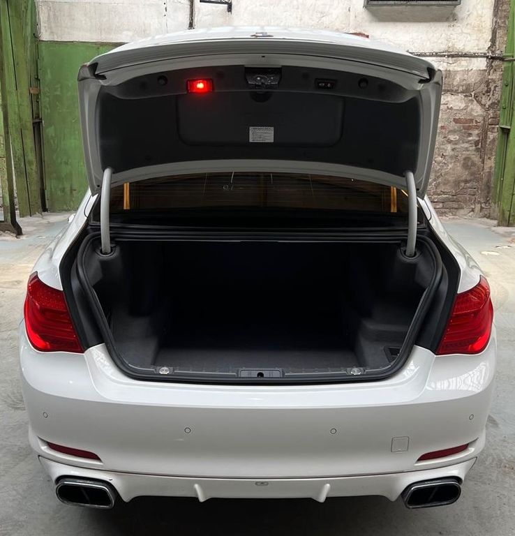BMW 750 2009