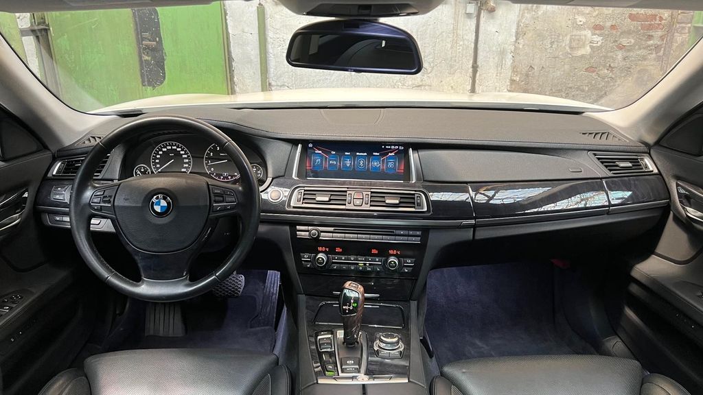 BMW 750 2009