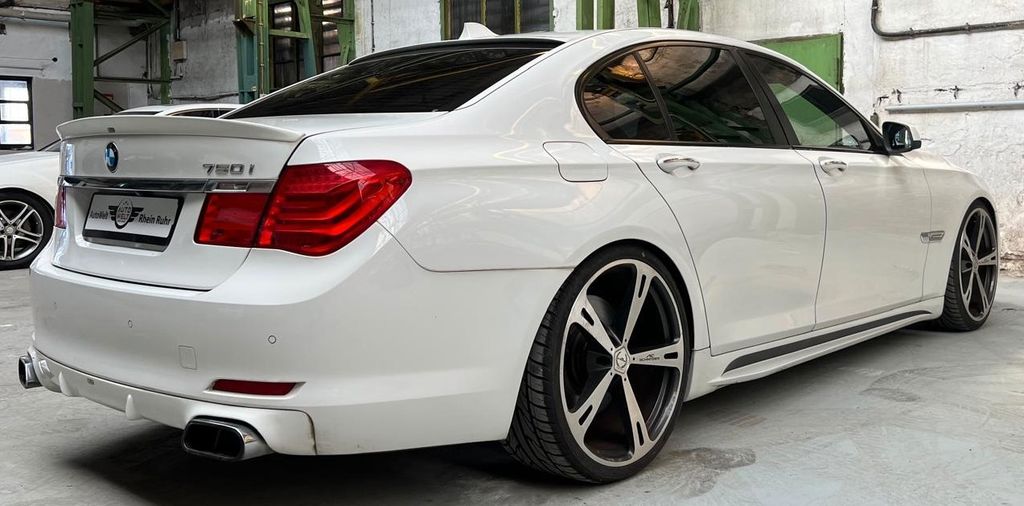 BMW 750 2009