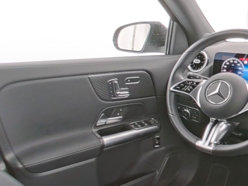 Mercedes-Benz GLA 200 2024