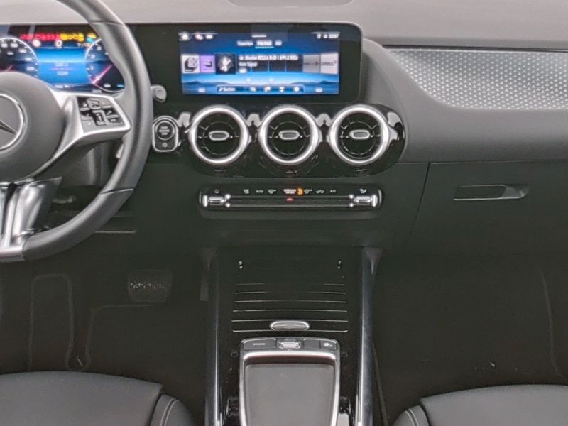 Mercedes-Benz GLA 200 2024