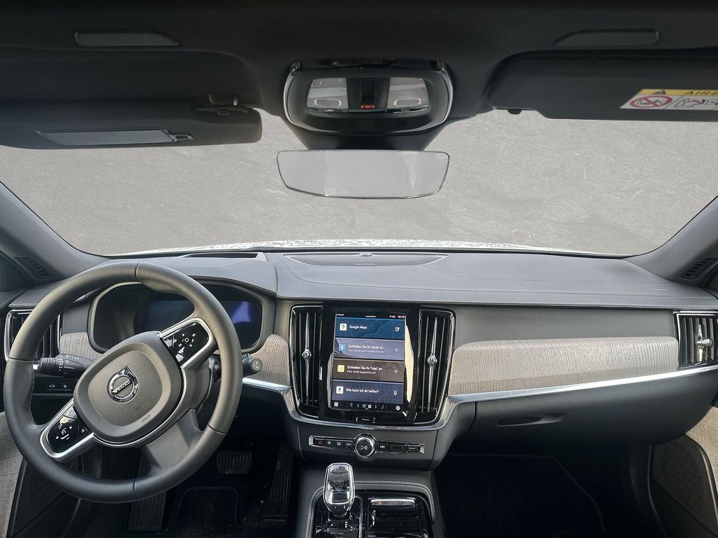 Volvo V90 2025