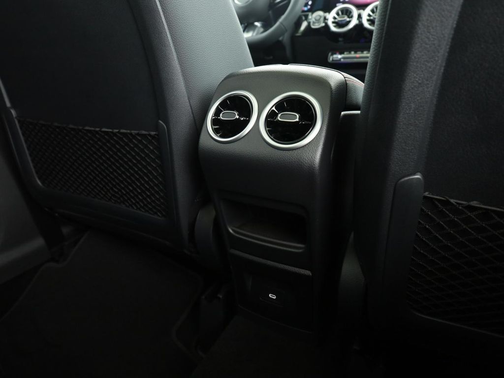 Mercedes-Benz B 220 2025